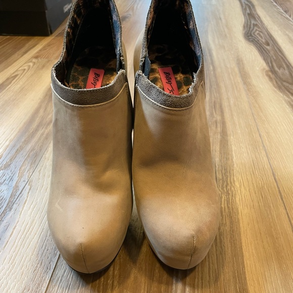 Cute sparkly Betsey Johnson boots - Picture 2 of 3